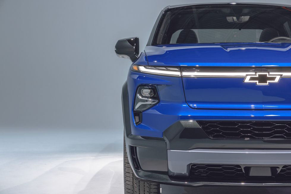 2024-chevrolet-silverado-ev-rst-103-1641310180.jpg