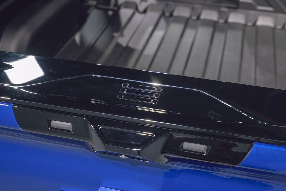 2024-chevrolet-silverado-ev-rst-134-1641310187.jpg