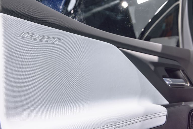 2024-chevrolet-silverado-ev-rst-142-1641310204.jpg