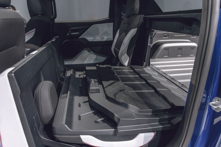 2024-chevrolet-silverado-ev-rst-151-1641310214.jpg