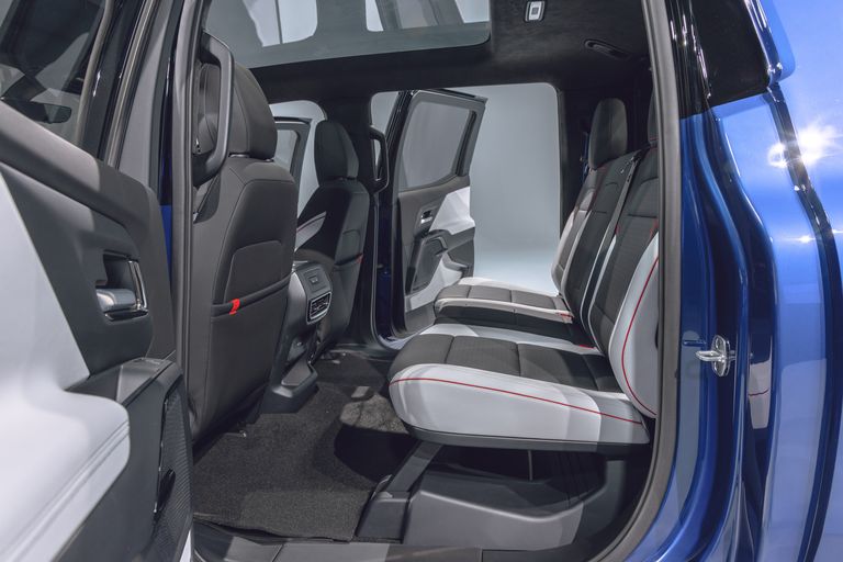 2024-chevrolet-silverado-ev-rst-159-1641310225.jpg
