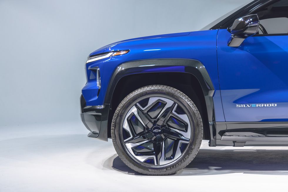 2024-chevrolet-silverado-ev-rst-211-1641310299.jpg