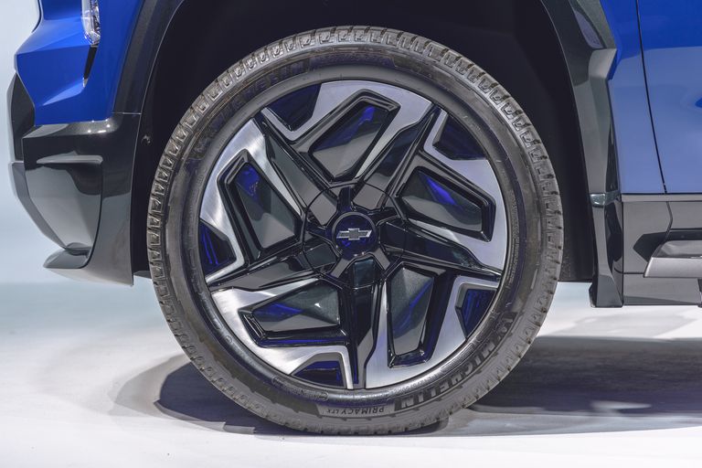 2024-chevrolet-silverado-ev-rst-214-1641310292.jpg