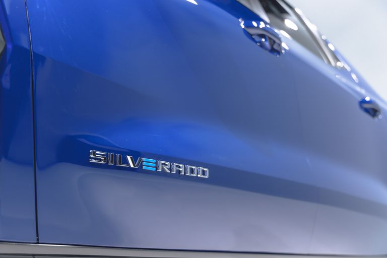 2024-chevrolet-silverado-ev-rst-218-1641310300.jpg