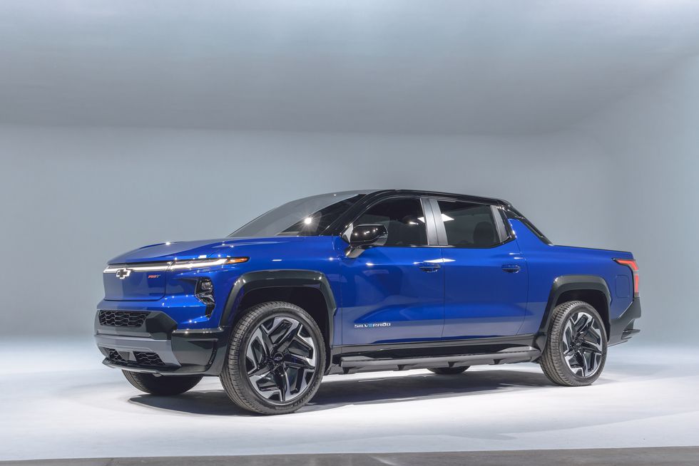 2024-chevrolet-silverado-ev-rst-221-1641310315.jpg