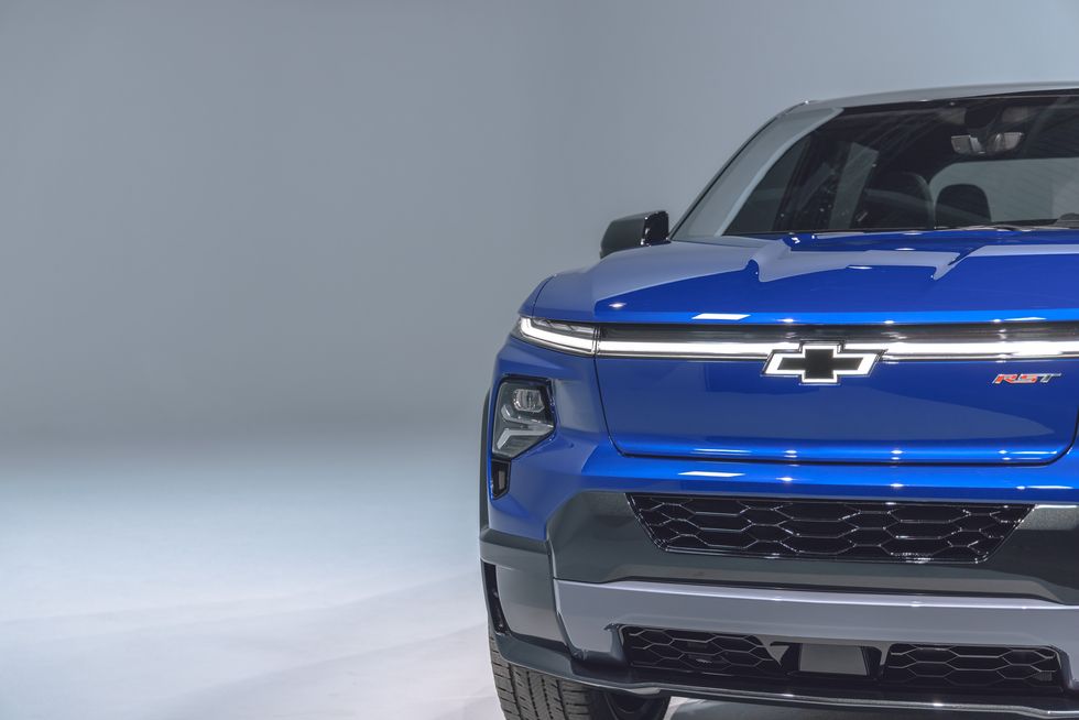 2024-chevrolet-silverado-ev-rst-258-1641310359.jpg