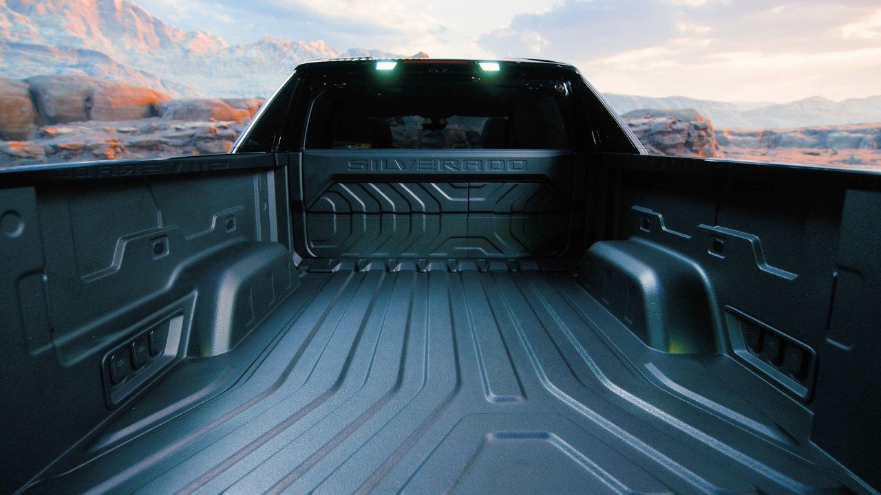 2024-Silverado-EV-RST-002.jpg