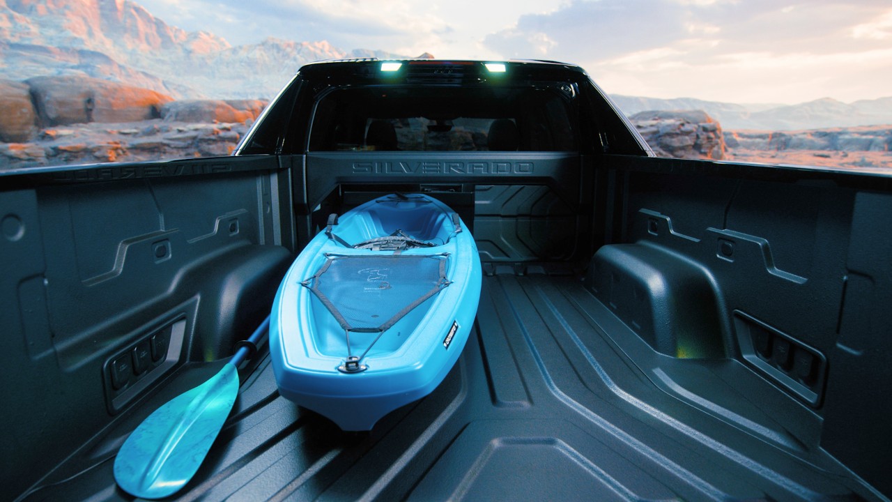 2024-Silverado-EV-RST-005.jpg