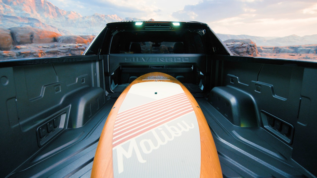 2024-Silverado-EV-RST-007.jpg