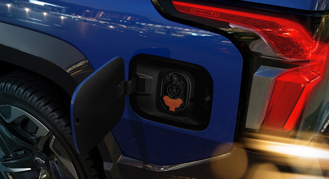 2024-Silverado-EV-RST-016.jpg