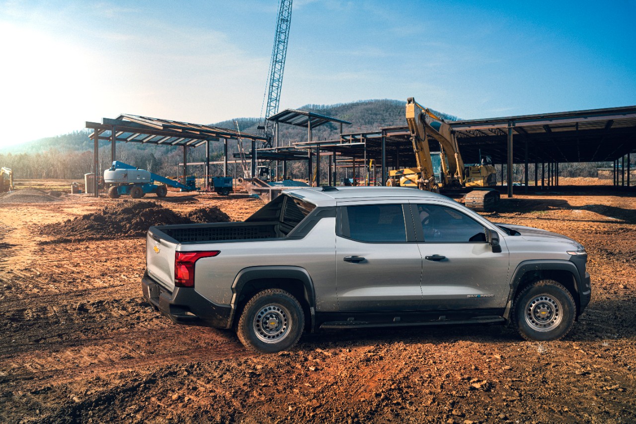 2024-Silverado-EV-WT-045.jpg