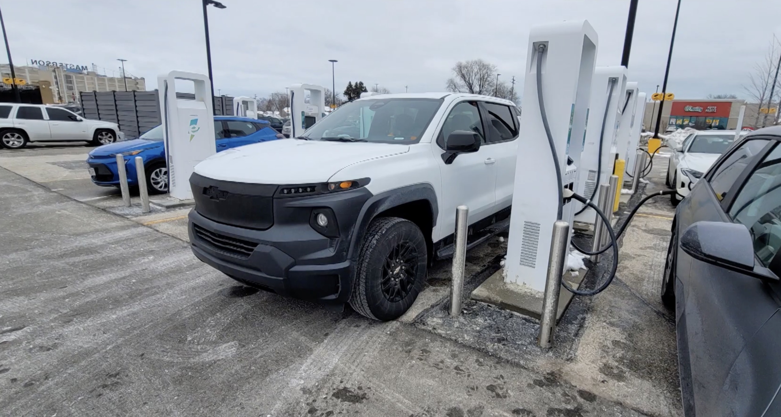 Silverado EV prototype spotted 26.jpg