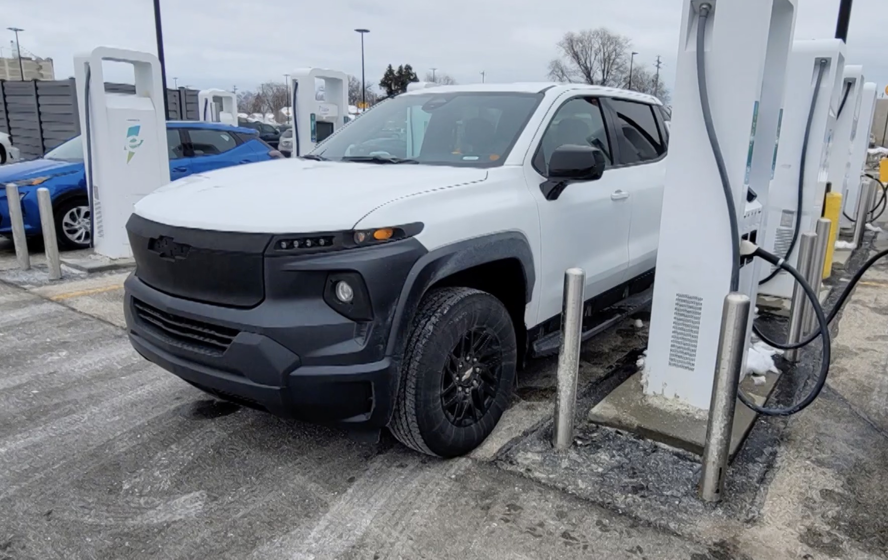 Silverado EV prototype spotted 27.jpg
