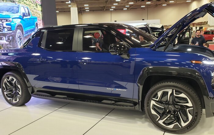 2024 Silverado EV SRT standing against 2022 F150 lightning Platinum @ North Texas Auto Show 2022.